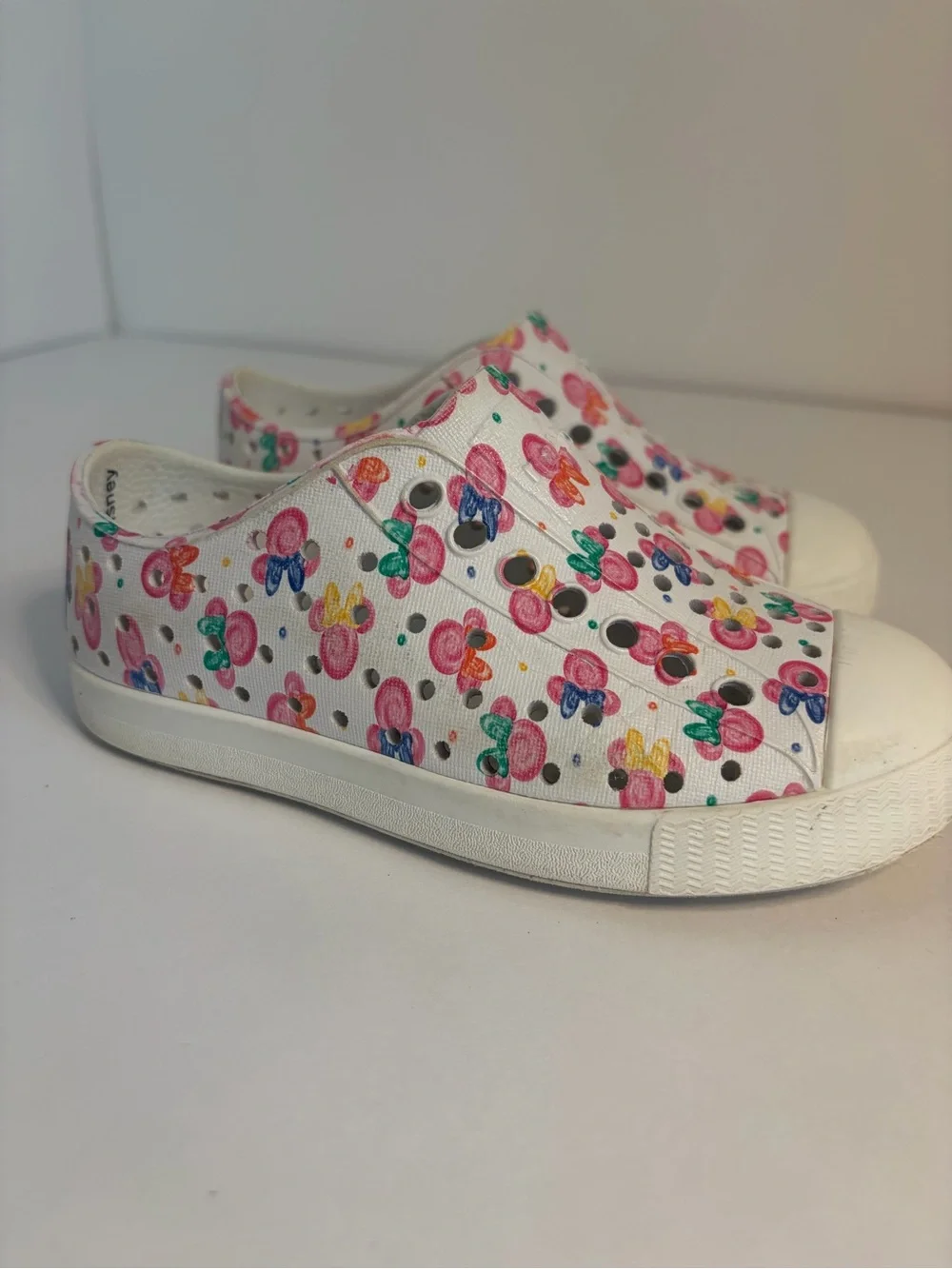Native Disney Collaboration Girls Water Shoes White with/Minnie Mouse Size 9
